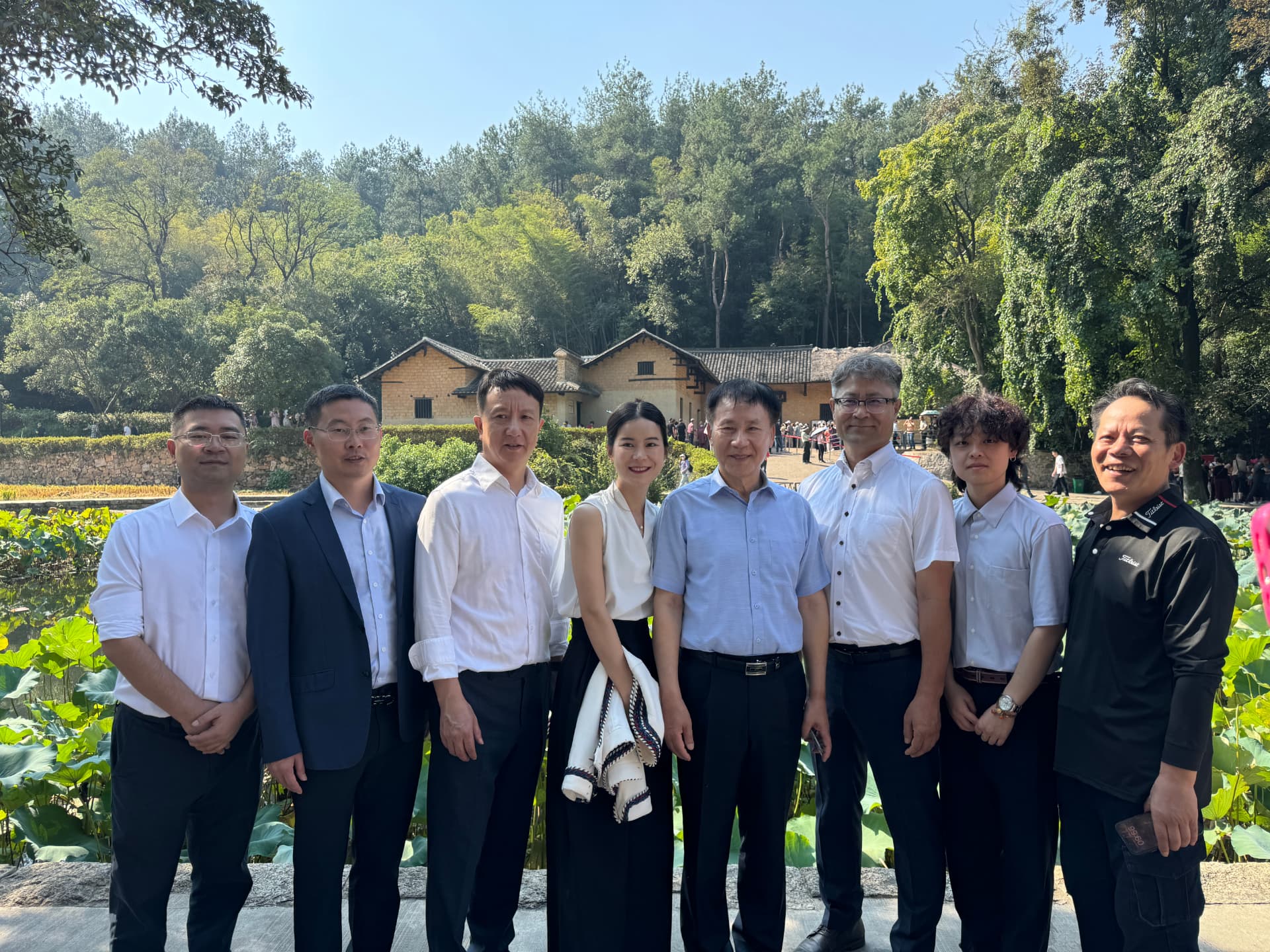 团队外出活动合影 · 历史记录