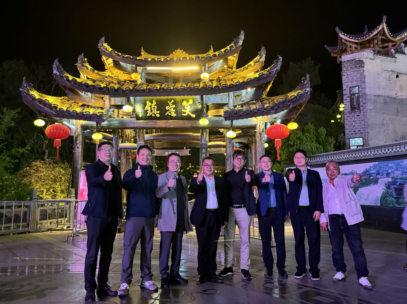 团队外出活动合影 · 历史记录